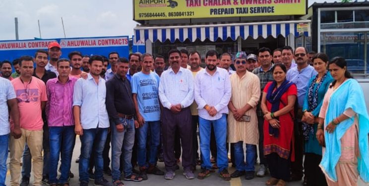 बड़ी खबर: टैक्सी यूनियन आंदोलन को यूकेडी का समर्थन