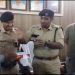 बड़ी खबर:- पुलिस टीम ने बरामद किये लाखों के कीमती मोबाइल। मालिकों को सौंपे