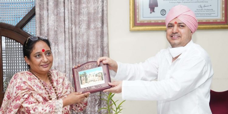 उत्तराखण्ड विधानसभा अध्यक्ष ऋतु खण्डूरी भूषण ने श्री दरबार साहिब में टेका मत्था