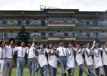 एस.जी.आर.आर. के छात्र-छात्राओं ने उत्कृष्ट प्रदर्शन कर लहराया परचम