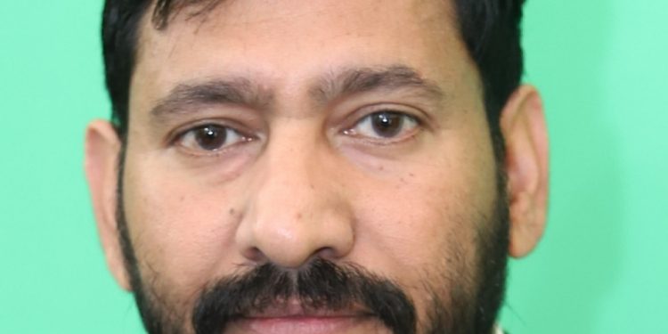 बड़ी खबर: बच्चों के सर पर लीसा उड़ेलने पर यूकेडी ने की कार्रवाई की मांग