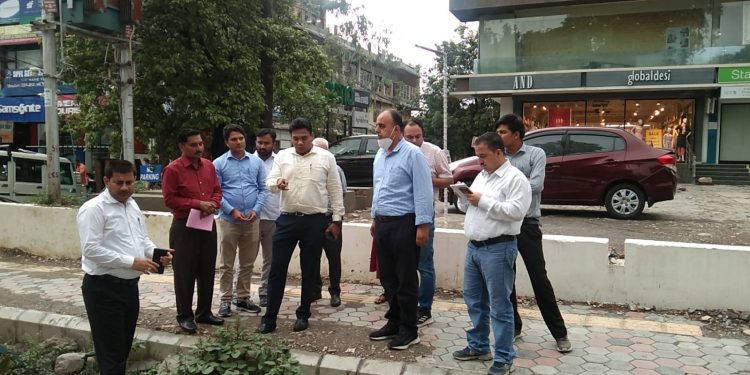 बड़ी खबर: कार्य में ढिलाई बरतने पर डीएम ने किया जेई को निलंबित