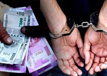 भ्रष्टाचार: यहां 3000 हजार रूपये की रिश्वत लेते, विजिलेंस ने पकड़ा पेशकार।