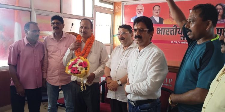 बड़ी खबर: गुसाईं ने दर्जनों समर्थकों संग की घर वापसी