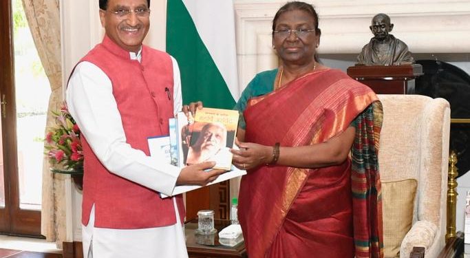 पूर्व शिक्षा मंत्री भारत सरकार डॉ रमेश पोखरियाल निशंक ने की राष्ट्रपति श्रीमती द्रौपदी मुर्मू जी से शिष्टाचार भेंट