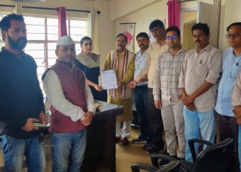 टिहरी के कांग्रेसजनों ने पेपर लीक भर्ती एवं अन्य सभी भर्ती घोटालों पर राज्यपाल से की सीबीआई जांच करवाने की मांग