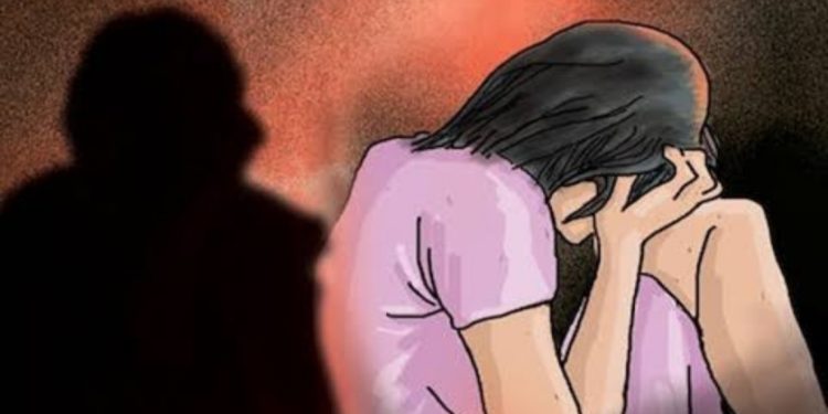 शर्मनाक: युवक ने युवती को खिलाया नशीला खाना किया दुष्कर्म। दो माह बनाया बंधक। मुकदमा दर्ज