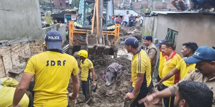 दुखद: बारिश का कहर। मकान गिरने से 3 की मौत