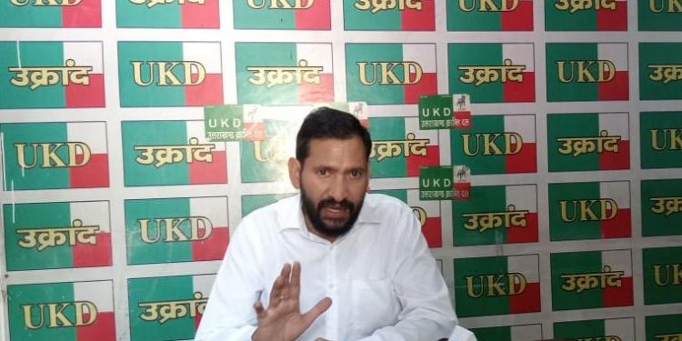 पेपर लीक मामले में गुमराह कर रही सरकार  : सेमवाल