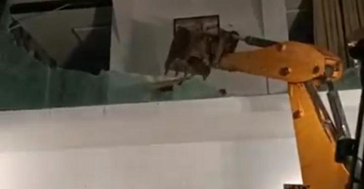 एक्सक्लूसिव: अंकिता के हत्यारे भाजपा नेता के बेटे के रिजोर्ट पर चला बुलडोजर