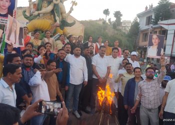 बड़ी खबर: पहाड़ की बेटी अंकिता को न्याय दिलाने के लिए कांग्रेस ने निकाला मशाल जुलूस