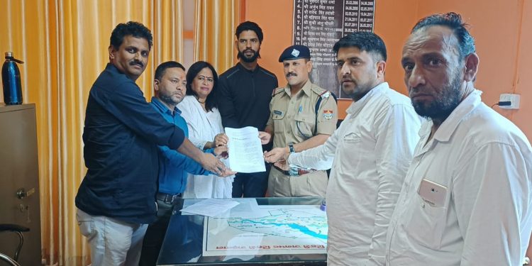 अंकिता और उसके माता-पिता पर अभद्र टिप्पणी करने वाले विपिन कर्णवाल पर नई टिहरी थाने में तहरीर दर्ज