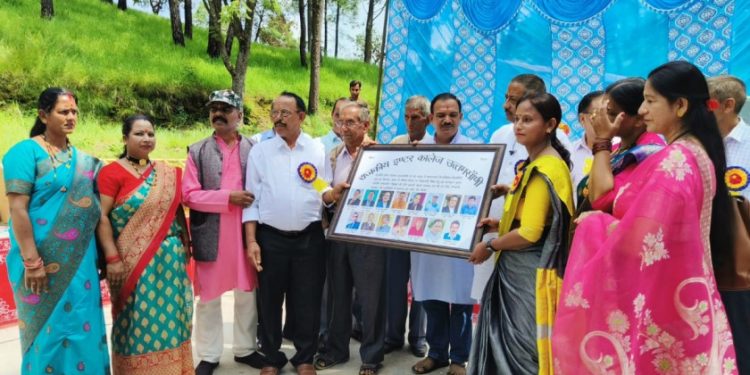 शिक्षक दिवस पर विद्यालय को भेट किये कंप्यूटर