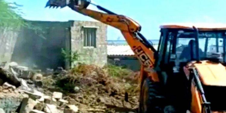 बड़ी खबर: यहां चल रहा था अवैध निर्माण।प्रशासन ने चलाई जेसीबी।