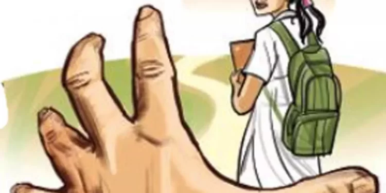 शर्मनाक: यहां कलयुगी शिक्षक ने नाबालिग छात्रा से छेड़छाड़। मामला दर्ज।