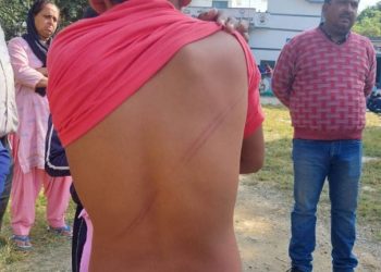 ब्रेकिंग: यहां शौचालय साफ करने से मना करने पर प्रधानाचार्य ने छात्रों को पीटा।