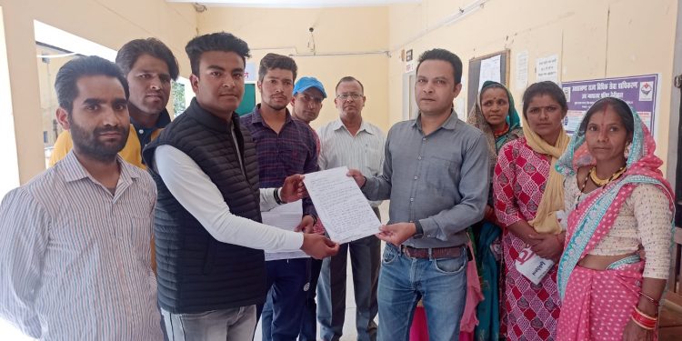 बड़ी खबर: कूड़ा डंपिंग जोन का विरोध,एवं बीआरओ के खिलाफ ग्रामीणों ने निकाला जुलूस