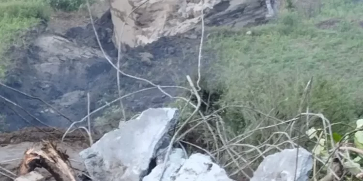 हादसा: दिवाली से पहले यहां भूस्खलन की चपेट में आया परिवार,एक की मौत।