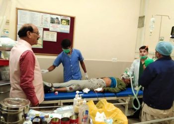 बड़ी खबर: दुर्घटना में घायल व्यक्ति को कैबिनेट मंत्री सुबोध उनियाल ने पहुंचाया हॉस्पिटल।