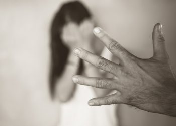 क्राइम: यहां रेलवे कर्मचारी की पत्नी ने दुष्कर्म और वीडियो बना कर ब्लैकमेलिंग का लगाया आरोप।