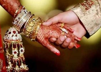 गजब: पहले लव मैरेज,फिर दूसरी शादी करने की जिद पत्नी ने किया मना तो दौड़ा कर पीटा।