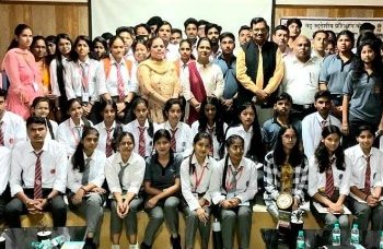 खास ख़बर: खादी जागरूकता कार्यक्रम में छात्रों ने तलाशी भविष्य की राह।