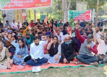 बड़ी खबर: यूकेडी का वन कर्मियों के समर्थन में धरना प्रदर्शन।