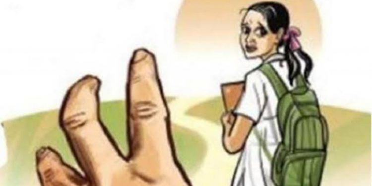 शर्मनाक: शिक्षक ने नाबालिक छात्रा के साथ की छेड़छाड़, मुकदमा दर्ज