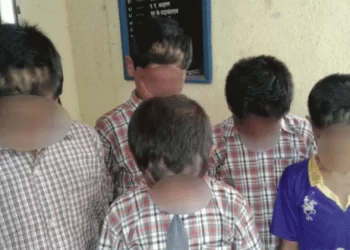 बड़ी खबर: यहां छात्रों के बाल काटने का मामला पहुंचा थाने।