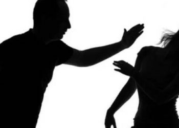 दुस्साहस: छात्र को डांटना पड़ा महंगा, छात्र के परिजनों ने टीचर को जड़ा थपड़।