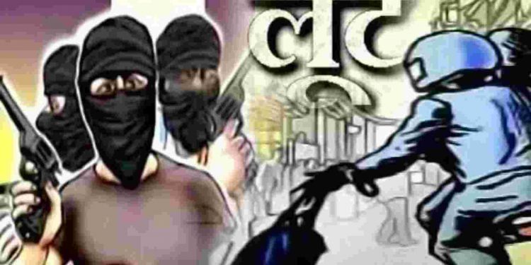 लूट: देहरादून में वृद्धा का बैंक से पीछा कर लूटे 75 हजार रूपए।