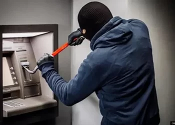 क्राइम: यहां केनरा बैंक का एटीएम लूटने की कोशिश। सीसी टीवी कैमरे में क़ैद हुऐ चोर।