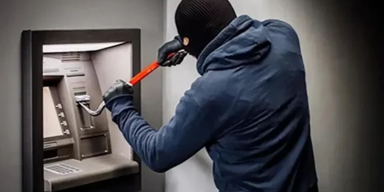 क्राइम: यहां केनरा बैंक का एटीएम लूटने की कोशिश। सीसी टीवी कैमरे में क़ैद हुऐ चोर।