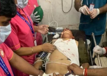 बड़ी खबर: यहां चेकिंग के दौरान कांस्टेबल को कुचल कर भागा ट्रक,हालत नाजुक।