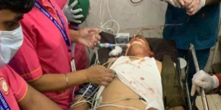 बड़ी खबर: यहां चेकिंग के दौरान कांस्टेबल को कुचल कर भागा ट्रक,हालत नाजुक।