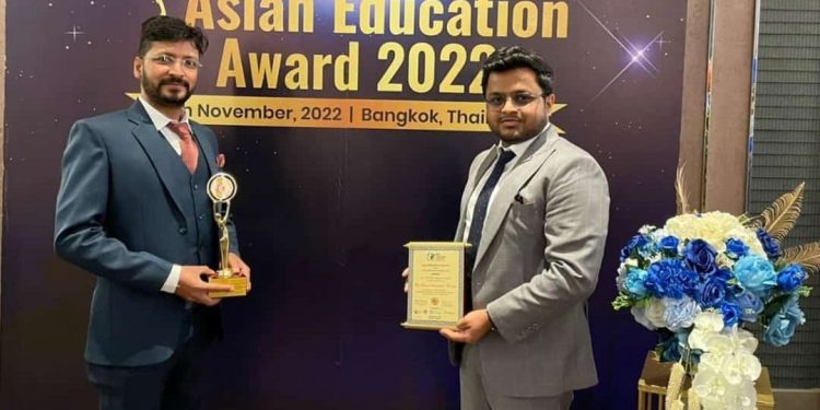 बड़ी खबर: विदेश में देवभूमि उत्तराखंड यूनिवर्सिटी का जलवा मिला ‘बेस्ट इमर्जिंग यूनिवर्सिटी’ अवार्ड।