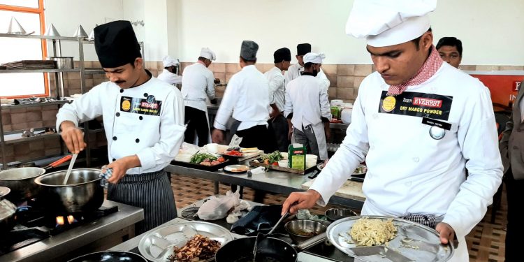 खास खबर: देवभूमि उत्तराखंड यूनिवर्सिटी में छात्रों ने बिखेरा कुकिंग का जादू।