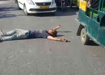 बड़ी खबर: यहां नगर निगम के सामने,नशे में चूर युवक ने कटा हंगामा।