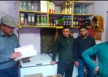 बड़ी कार्यवाही: शराब की ओवर रेटिंग पर हजारों का चालान। लाइसेंस निरस्त करने की दी चेतावनी