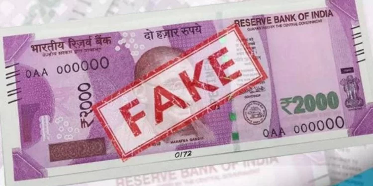 बड़ी खबर: यहां नकली नोट लेकर खरीददारी करने पहुंचा।पता चलने पर दुकानदारों कर दी पिटाई।