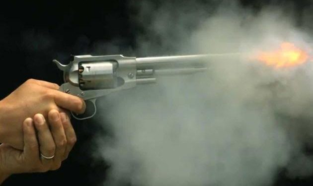 दुस्साहस: ट्यूशन से आ रही छात्रा पर दो युवकों ने की फायरिंग।मचा हड़कंप