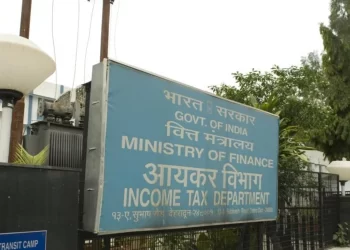 बिग ब्रेकिंग: देहरादून में इनकम टैक्स की रेड। वीआईपी लोगो में मची खलबली।