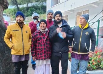 बड़ी खबर: क्रिकेटर विराट कोहली ने किए नीम करौली बाबा के आश्रम के दर्शन।