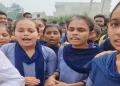 बड़ी खबर: यहां स्कूल में रहस्यमय ढंग से रोने लगीं 39 छात्राएं। जानिए पूरा मामला