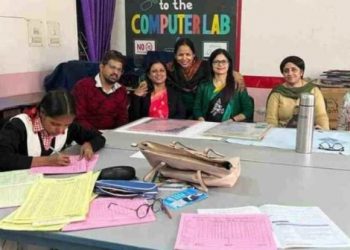 बिग ब्रेकिंग: बच्चो से परीक्षा परिणाम पत्र तैयार करने की फोटो हो रही है वायरल।