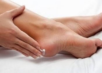 Health: अगर फटी हुई एड़ियों से हैं परेशान।तो आजमाएं ये घरेलू नुस्खे।