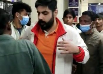 वायरल वीडियो: यहां नशे में धुत मिला डॉक्टर!हुआ हंगामा वीडियो देखें..