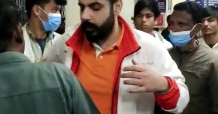 वायरल वीडियो: यहां नशे में धुत मिला डॉक्टर!हुआ हंगामा वीडियो देखें..