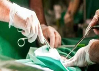 लापरवाही: यहां डॉक्टर ने नशे में किया ऑपरेशन। नवजात की मौत