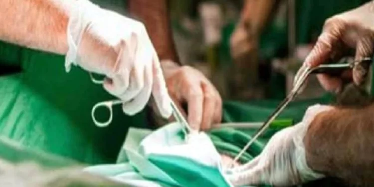 लापरवाही: यहां डॉक्टर ने नशे में किया ऑपरेशन। नवजात की मौत